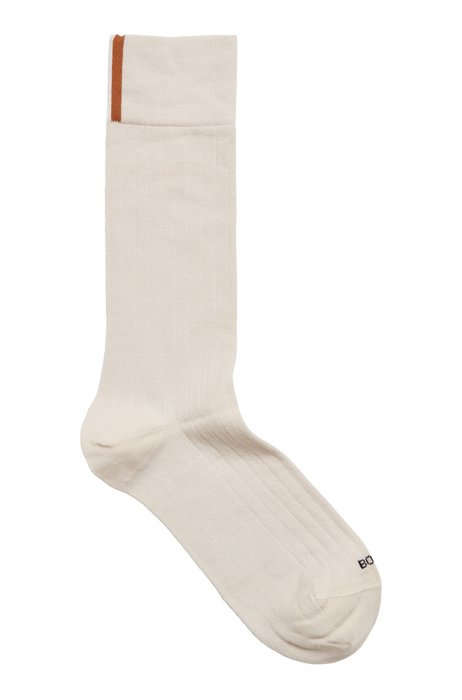 Gerippte Socken aus Bio-Baumwoll-Mix mit charakteristischen Streifen, Hellbeige