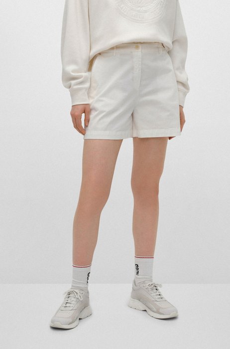 Regular-Fit Shorts aus elastischem Baumwoll-Twill, Weiß