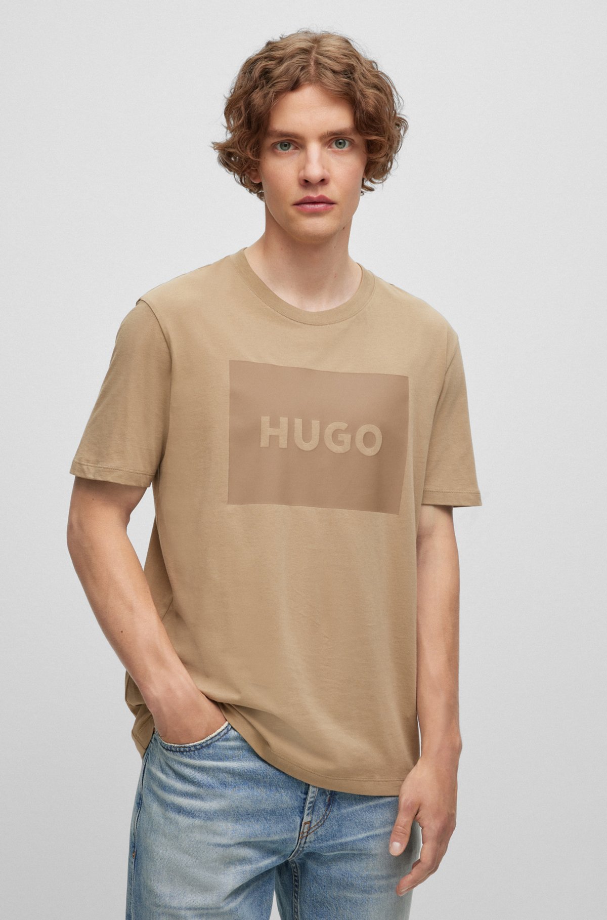 Camiseta de cuello redondo en punto de algodón con logo en caja, Marrón claro