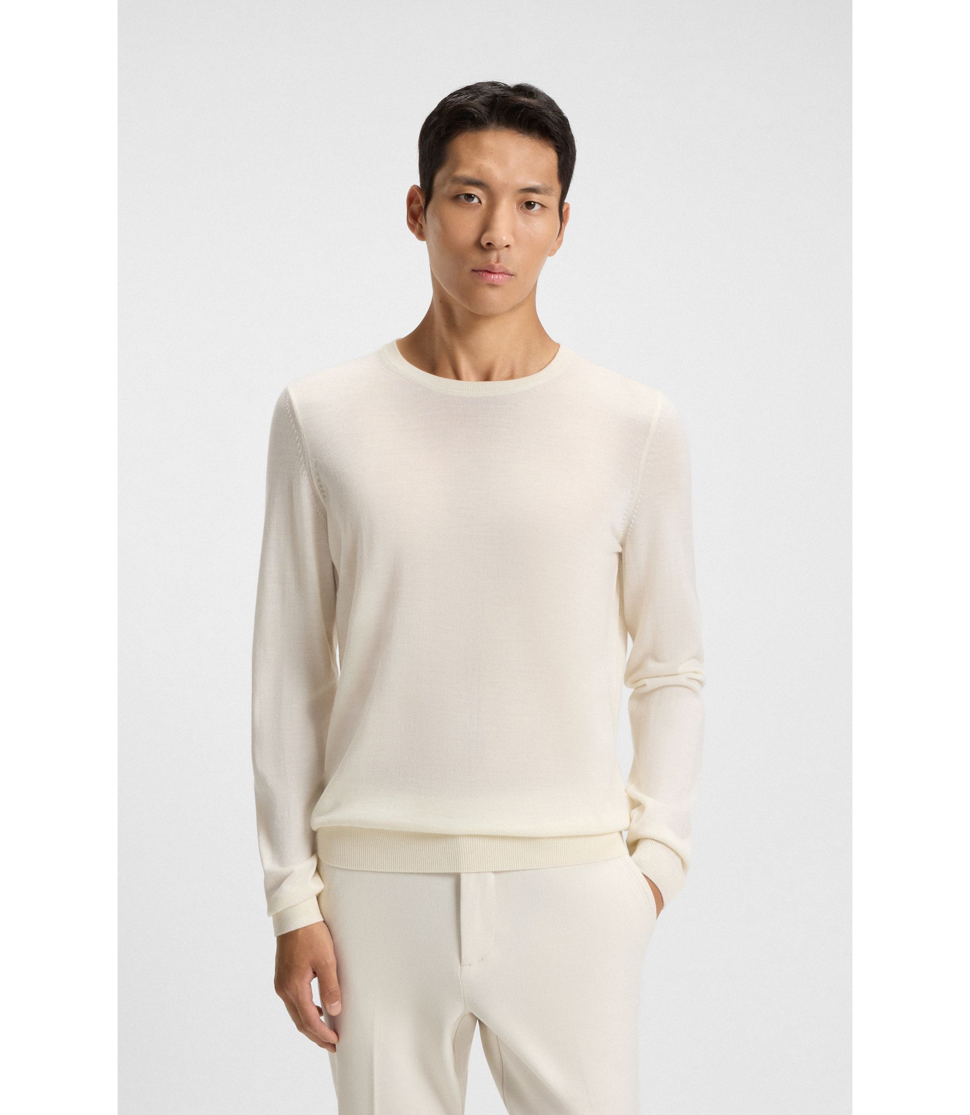 Slim-Fit Pullover aus Merinowolle