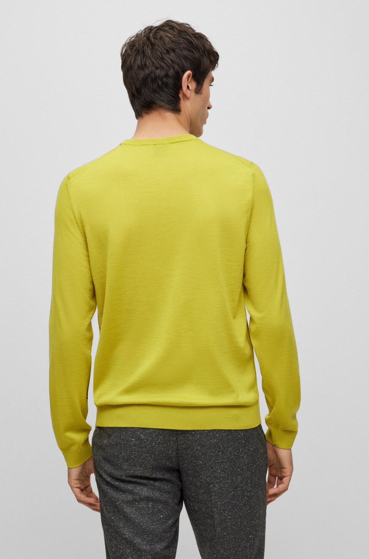 Slim-fit trui van scheerwol, Kalk