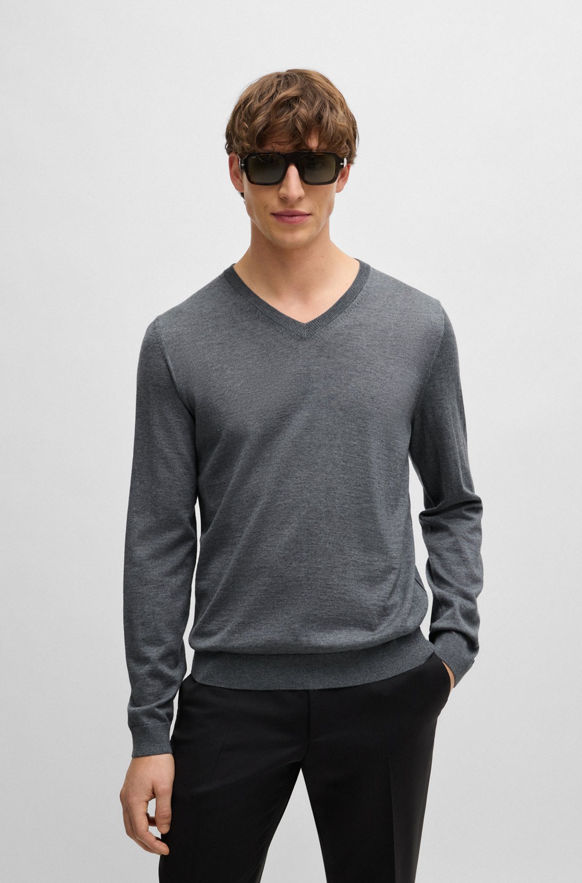 V-neck slim-fit sweater in virgin wool, Grey