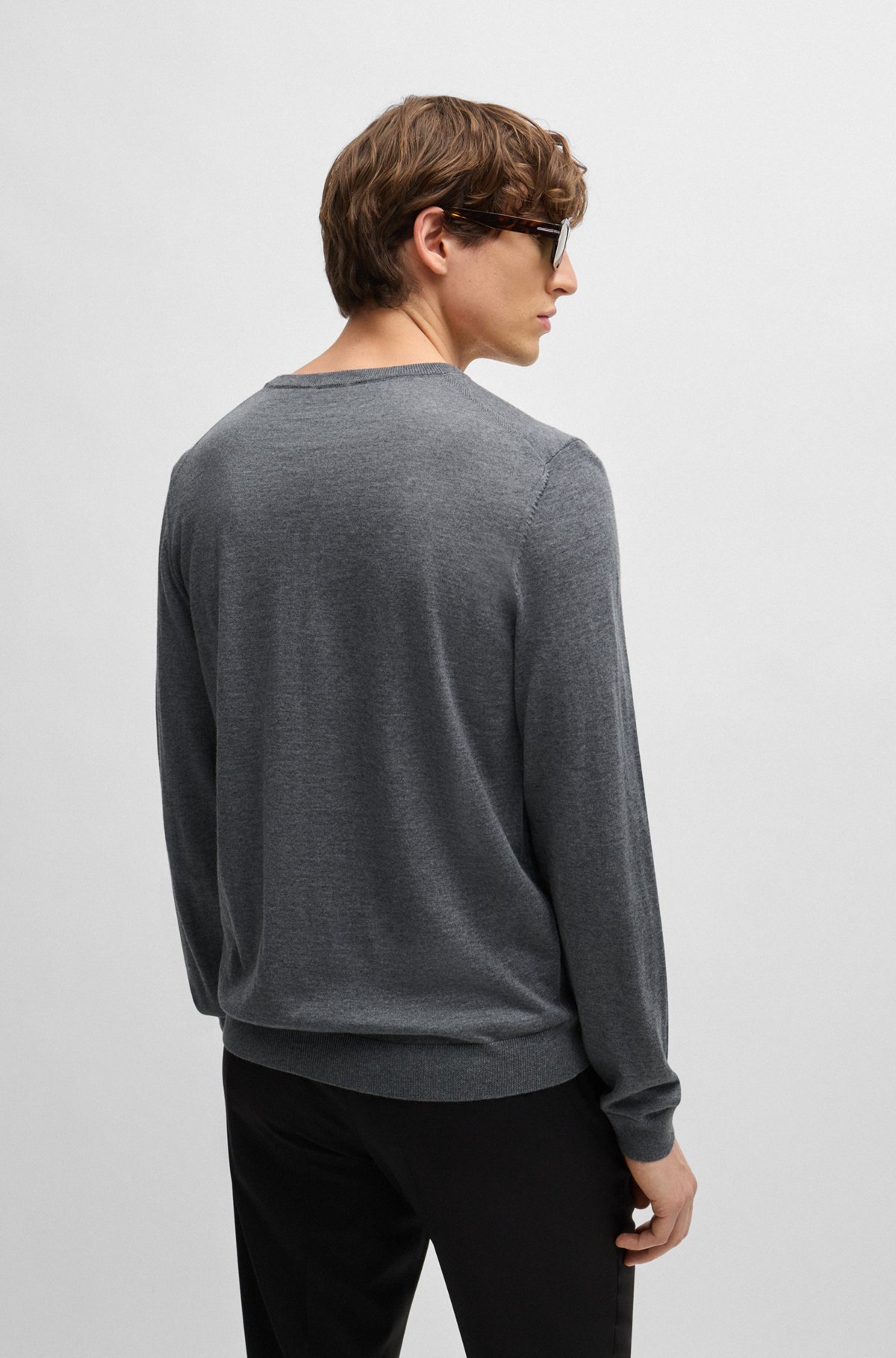 V-neck slim-fit sweater in virgin wool, Grey