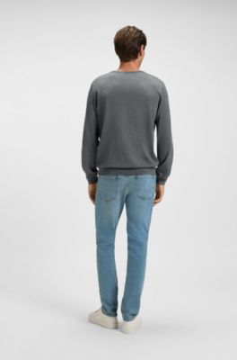 H&oslash;jhalset sweater med V-hals i ekstra fin merinould, Gr&aring;
