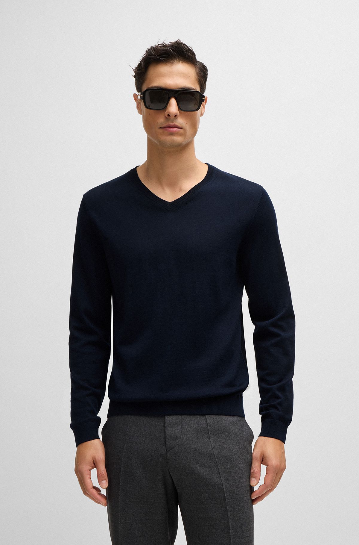 V-neck sweater in virgin wool, Dark Blue