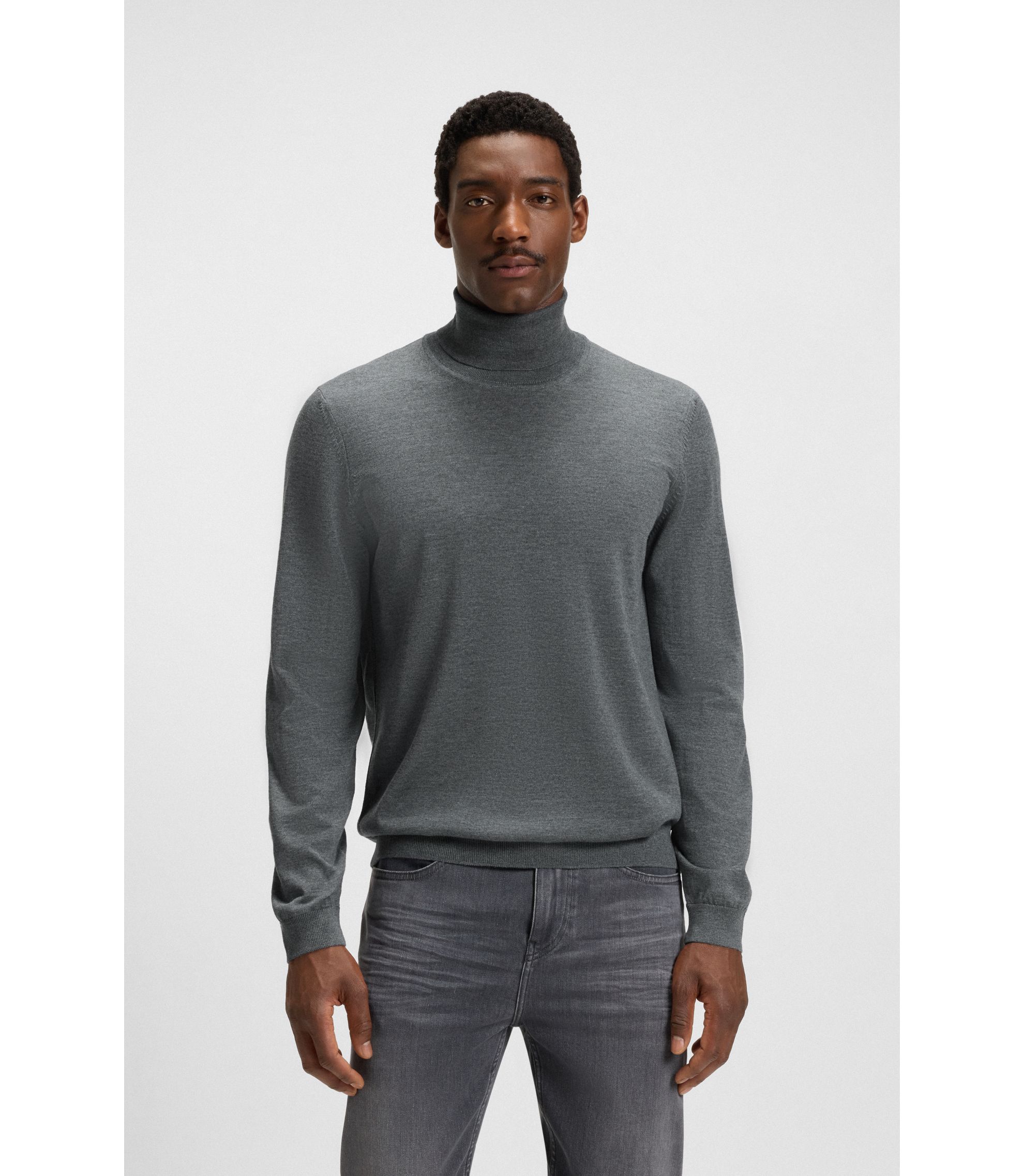 Slim-Fit Rollkragenpullover aus extrafeiner Merinowolle