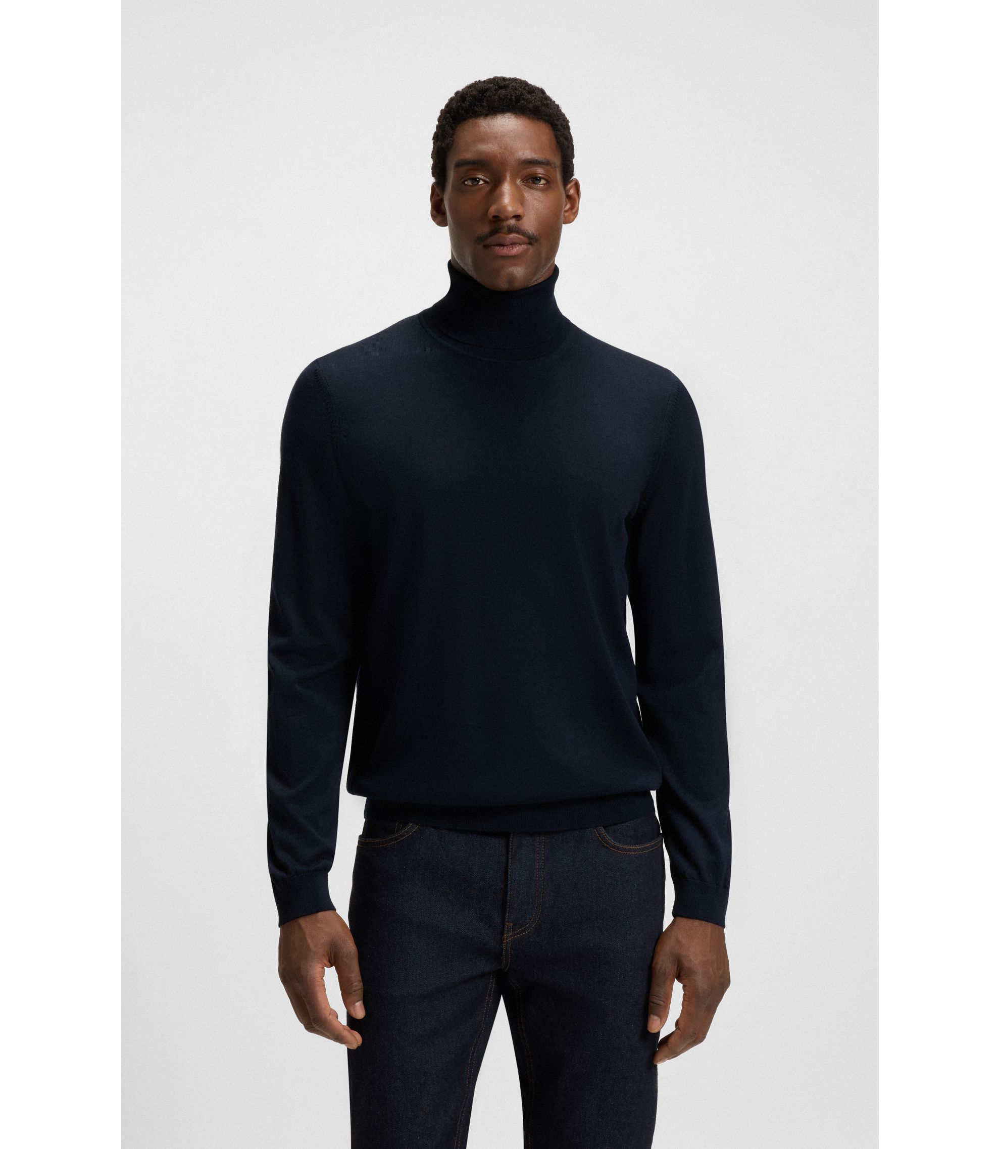 Slim-Fit Rollkragenpullover aus extrafeiner Merinowolle
