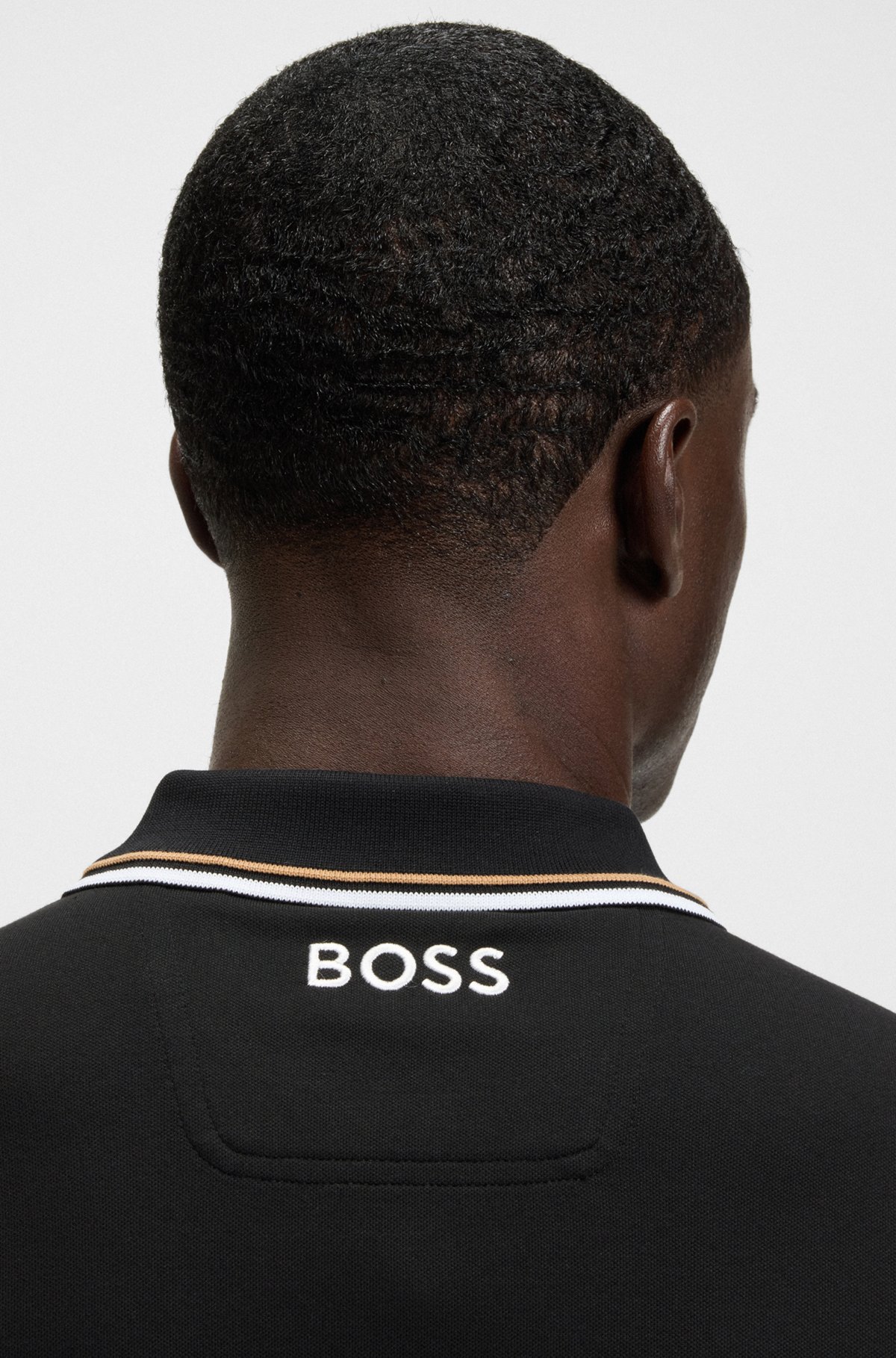 BOSS - コットンブレンド ポロシャツ コントラストロゴ - ブラック BOSS - コットンブレンド ポロシャツ コントラストロゴ - ブラック