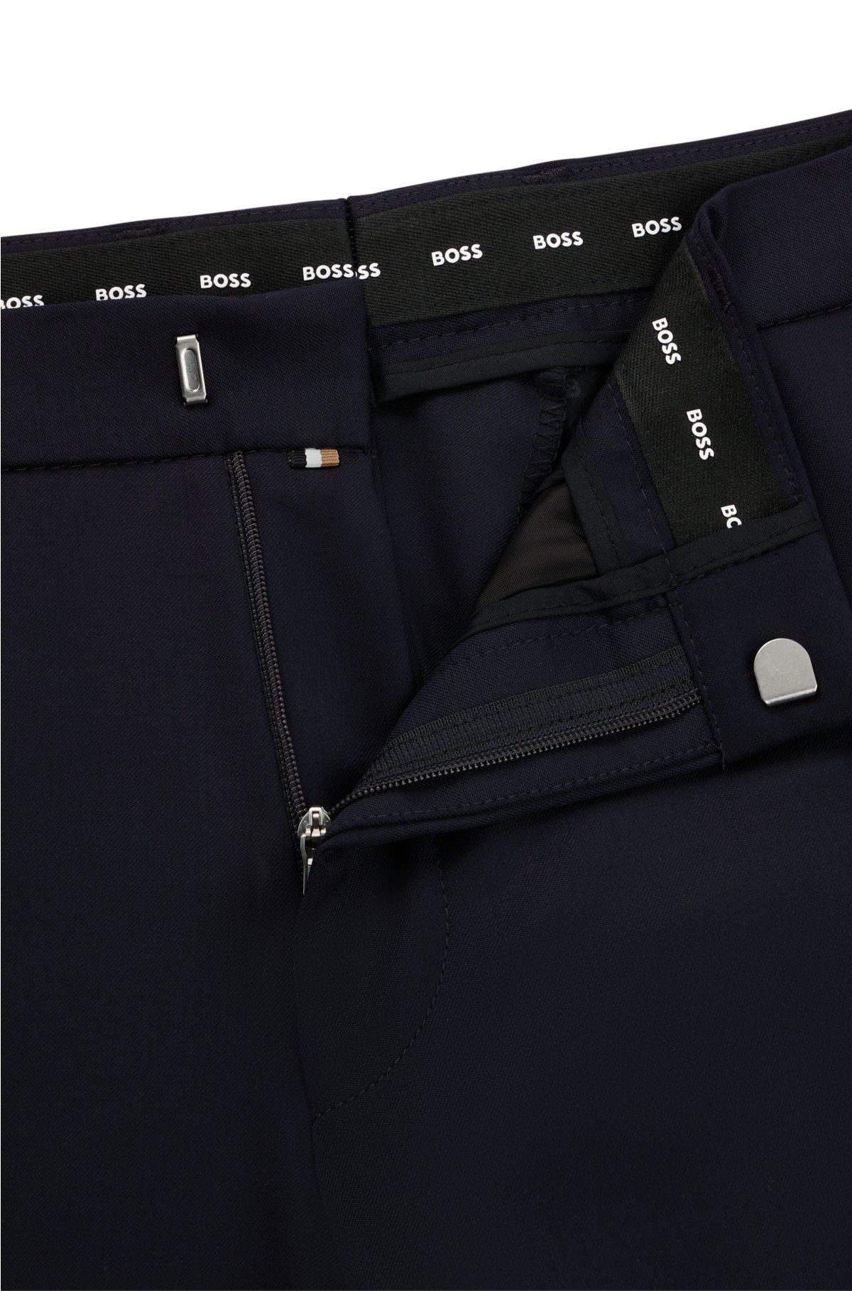 BOSS - Extra slim fit bukser i serge af ny