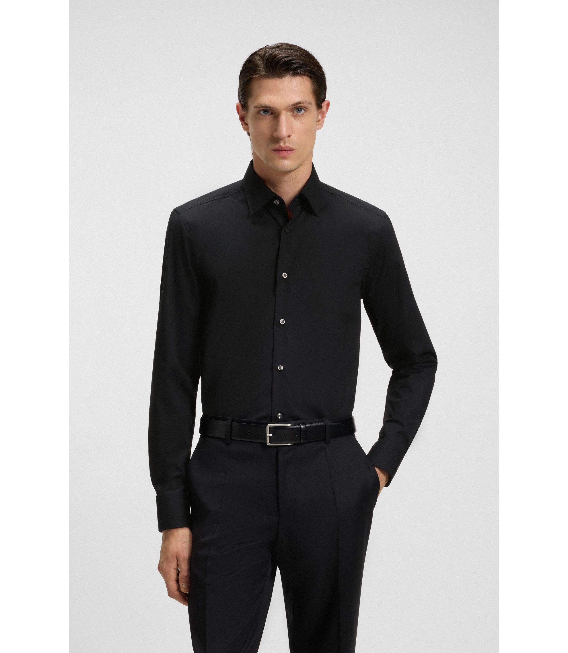 Slim-Fit Hemd aus elastischer Baumwoll-Popeline mit bügelleichtem Finish