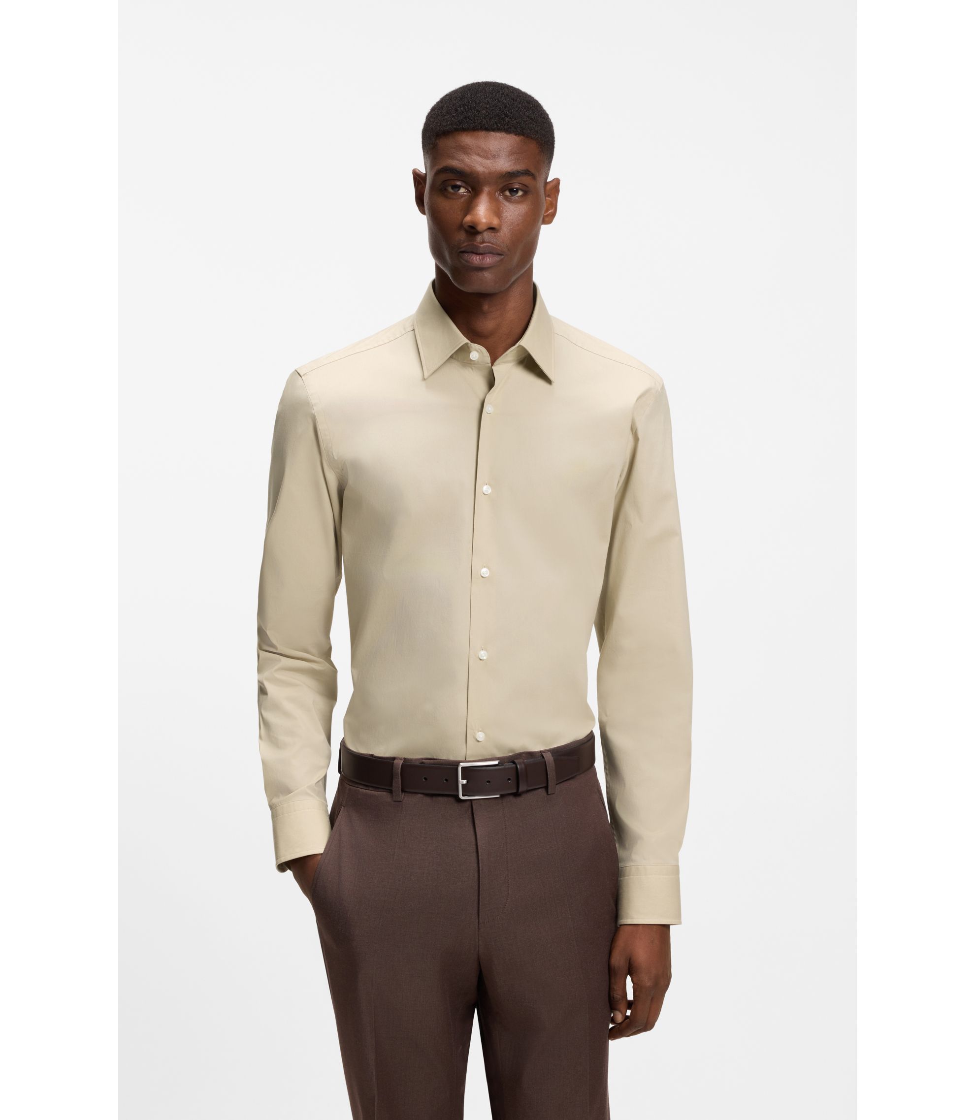 Slim-Fit Hemd aus elastischer Baumwoll-Popeline mit bügelleichtem Finish