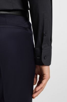 Slim fit-skjorta i stretchig bomullspoplin med easy iron-struktur., M&ouml;rkbl&aring;