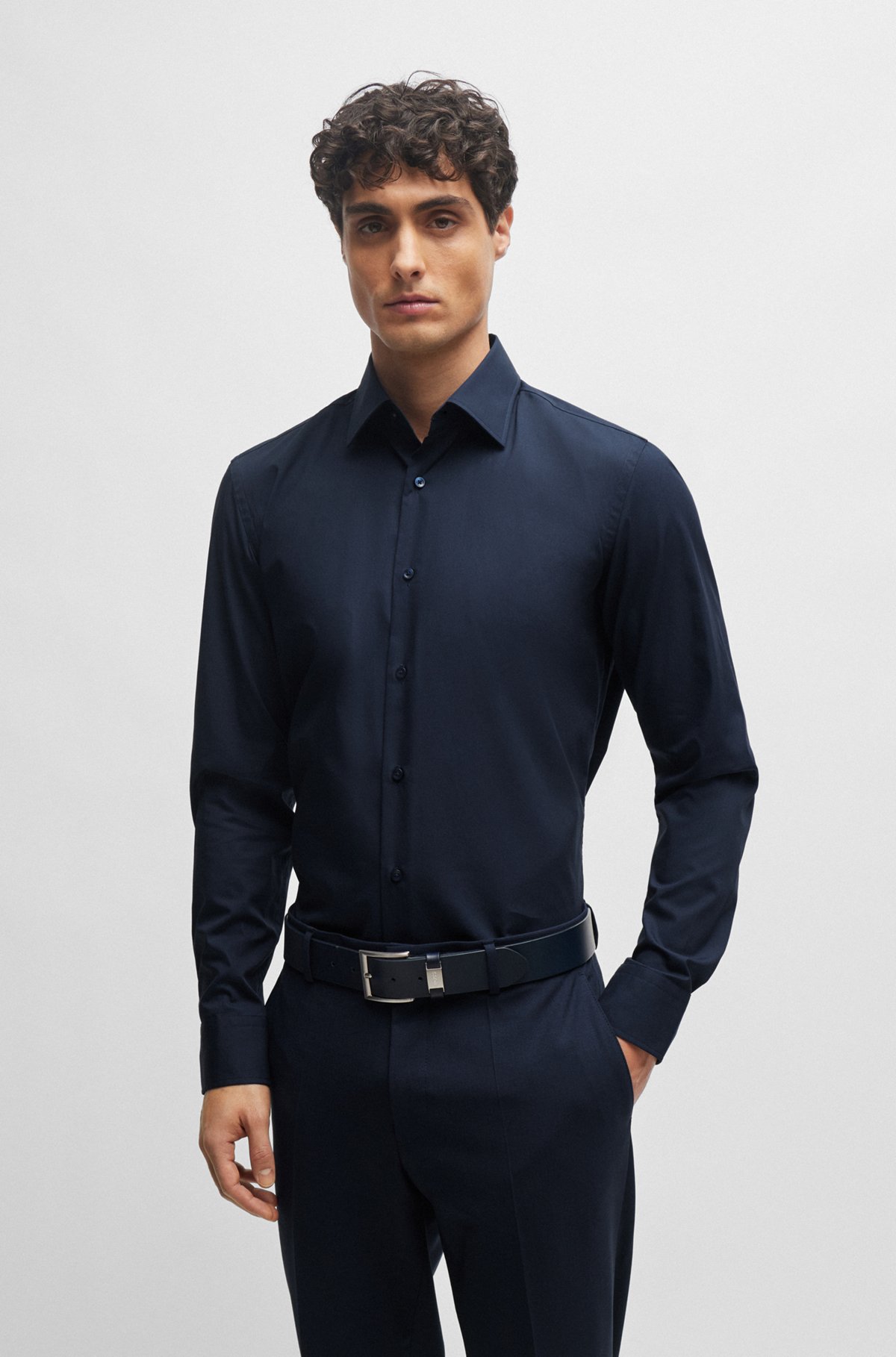 Slim-Fit Hemd aus elastischer Baumwoll-Popeline mit bügelleichtem Finish, Dunkelblau