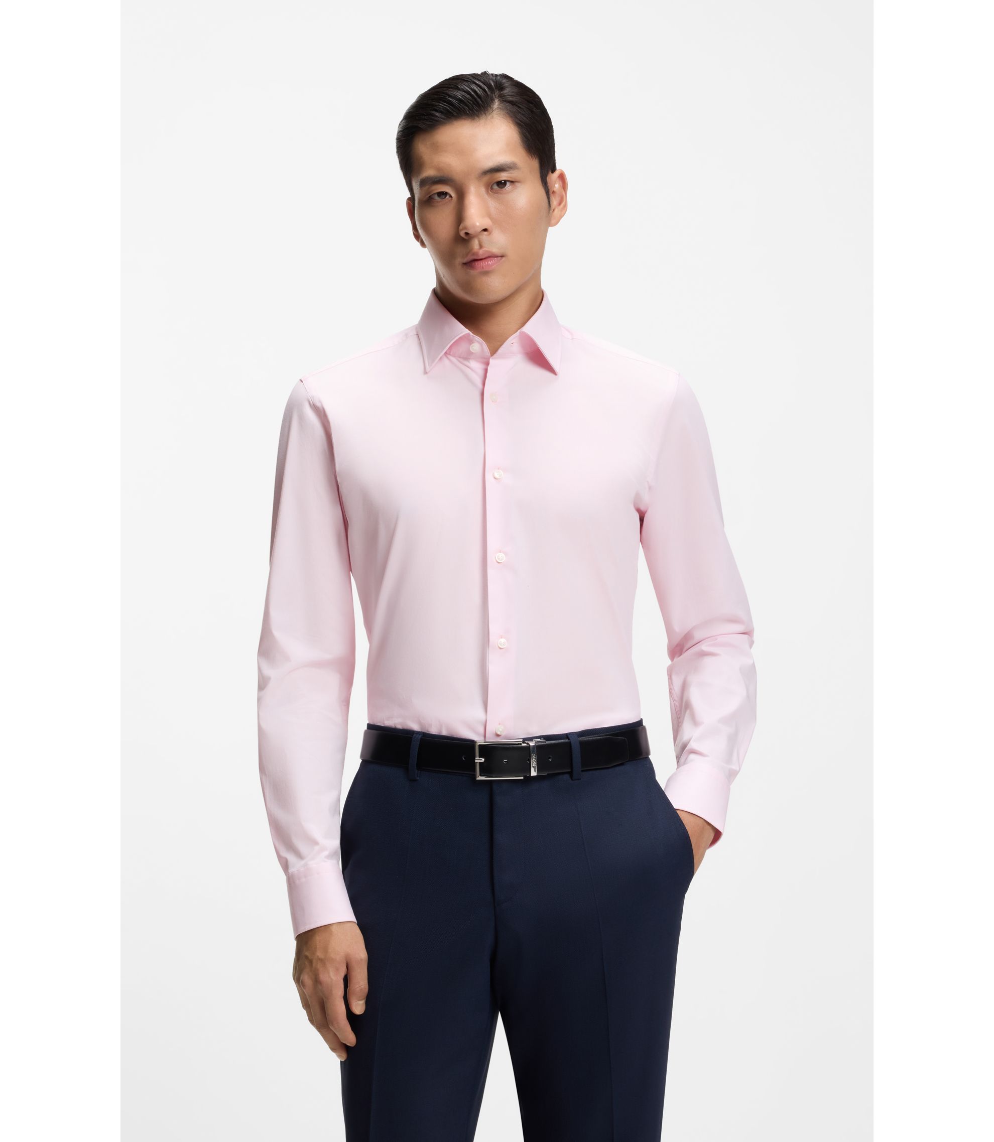 Slim-Fit Hemd aus elastischer Baumwoll-Popeline mit bügelleichtem Finish