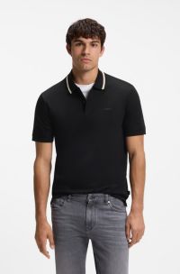 Polo slim fit de algod&oacute;n con cuello a rayas, Negro