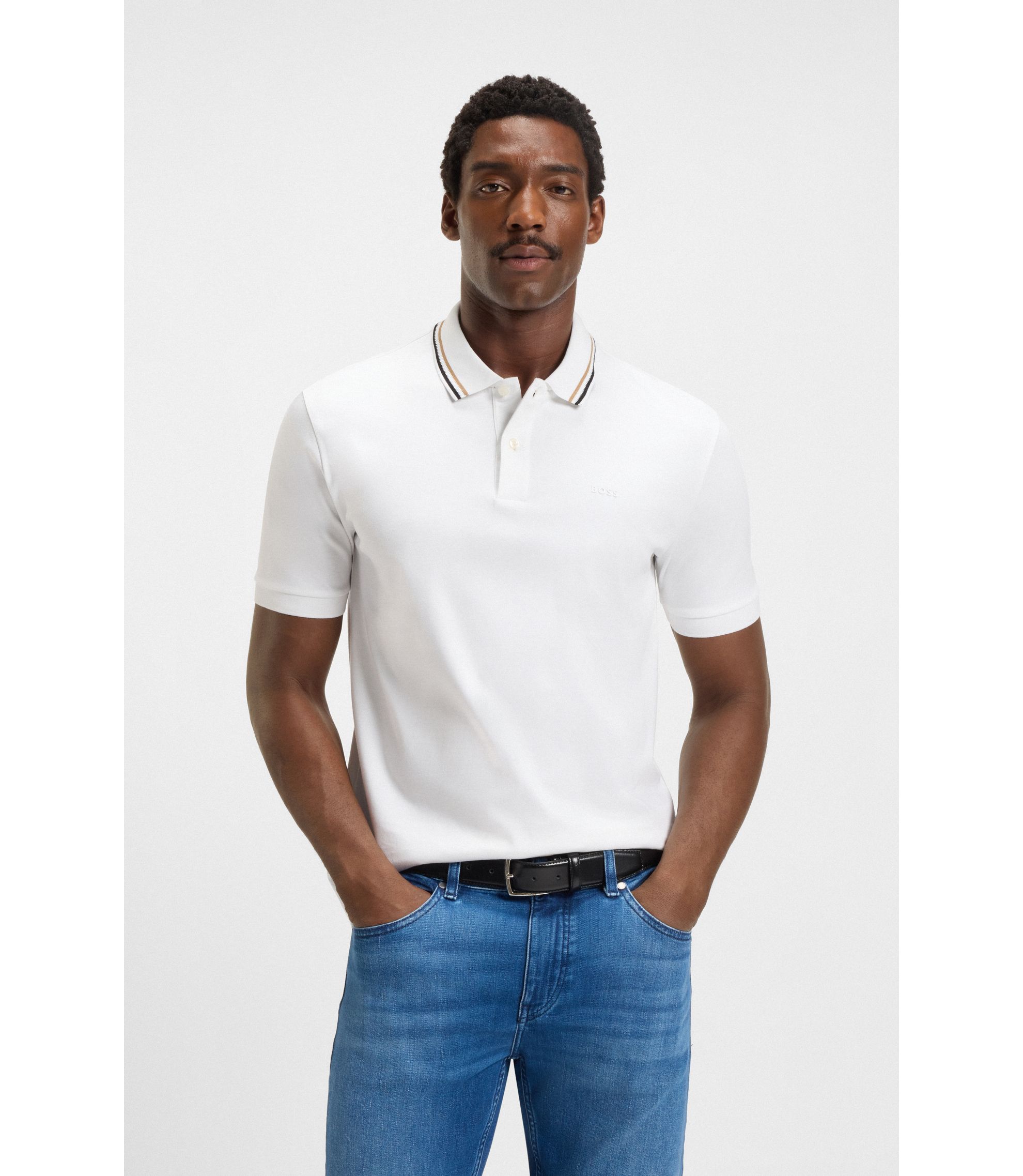Slim-Fit Poloshirt aus Baumwolle mit gestreiftem Kragen