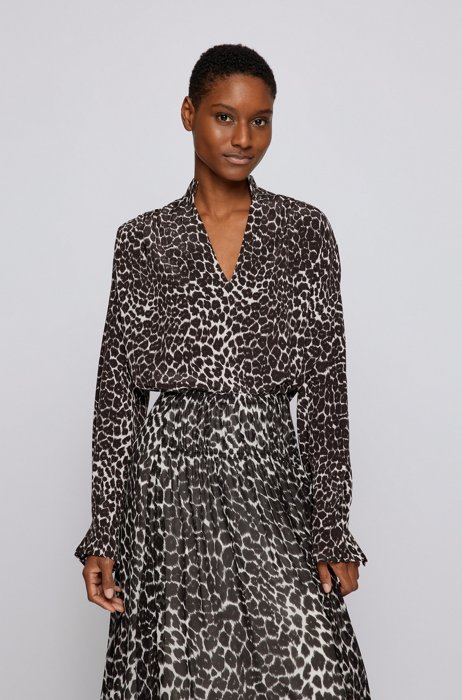 Relaxed-fit top in pure silk with leopard print, Black Patterned