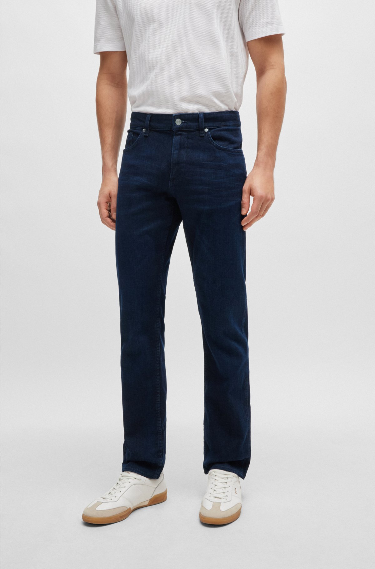 - Mørkeblå slim fit jeans i superblød italiensk denim