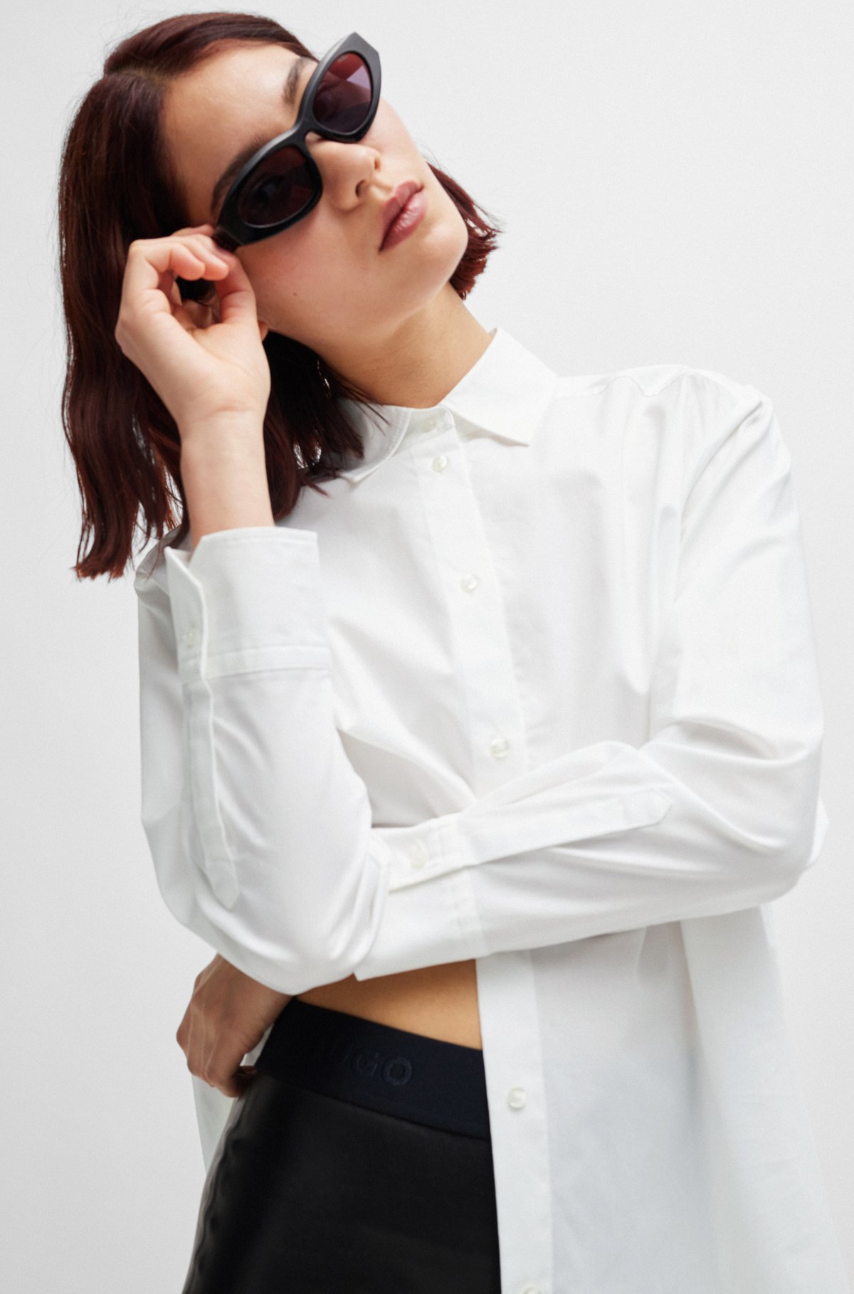 Blusa oversize fit de algodón elástico con etiqueta con logo roja, Blanco