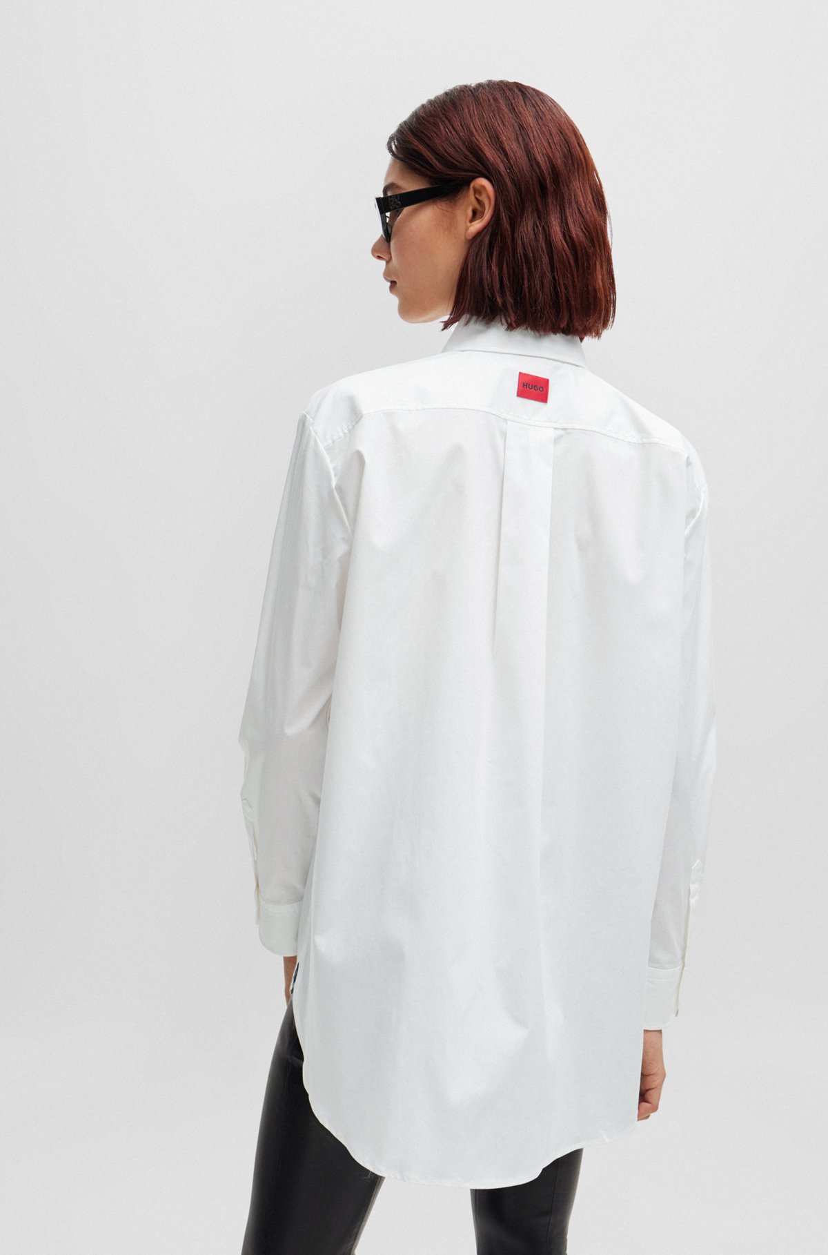 Blusa oversize fit de algodón elástico con etiqueta con logo roja, Blanco