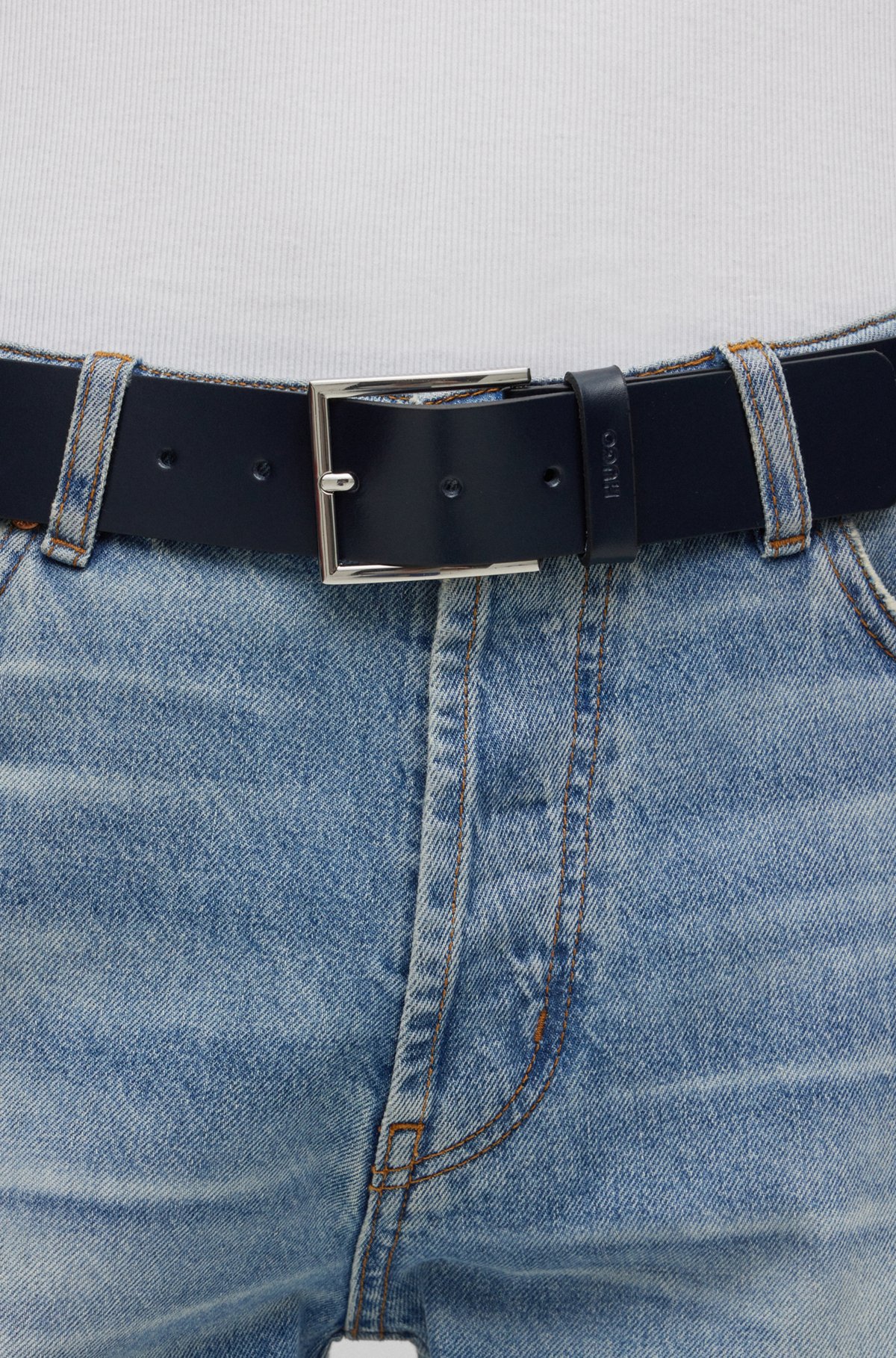Cinturón de piel con logo grabado en la trabilla, Azul oscuro