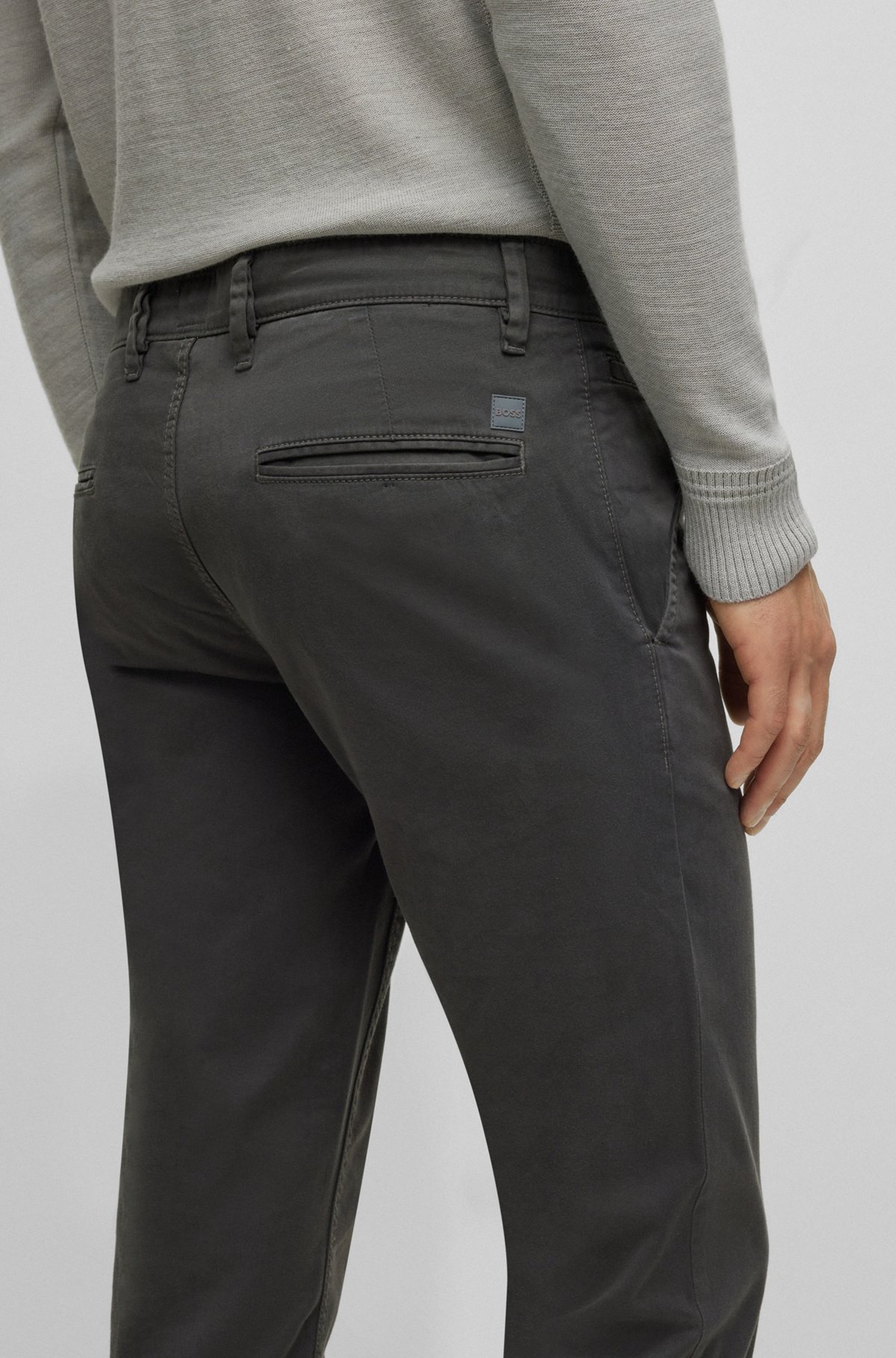 Bukser med slim fit i strækbar bomuldssatin, Mørkegrå