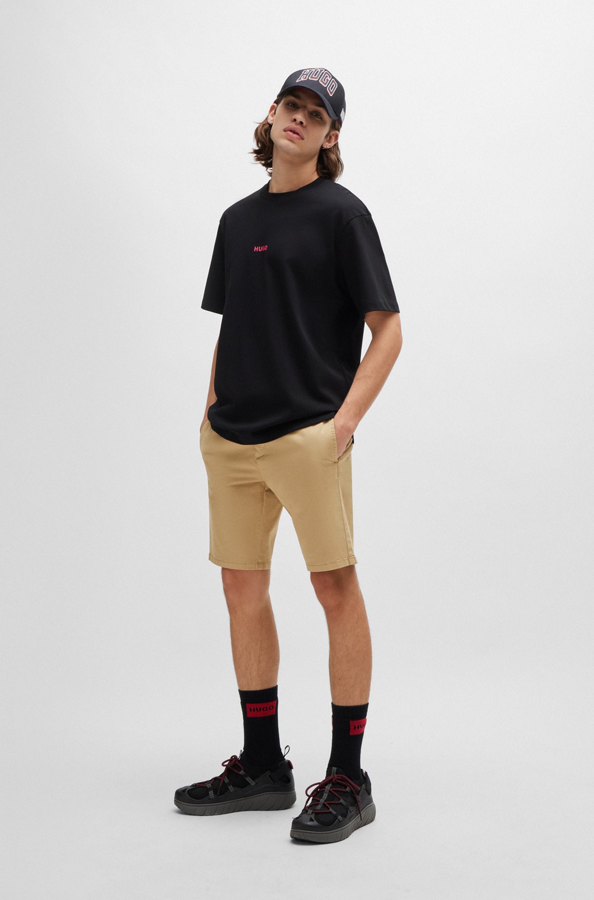 Slim-Fit Chino-Shorts aus elastischer Baumwoll-Gabardine, Beige