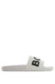 Sandali slider realizzati in Italia con fascia con logo a contrasto, Bianco
