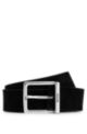 Riem van suède met vierkante gesp en gegraveerd logo, Zwart