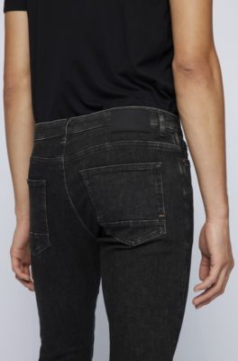 Hugo Boss Slim-Fit Jeans aus schwarzem Super-Stretch-Denim in Used-Optik. 5