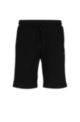 Shorts regular fit en mezcla de materiales con logo curvado, Negro