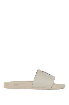 Chanclas BOSS & NBA con detalle de la colaboraci&oacute;n, Beige claro
