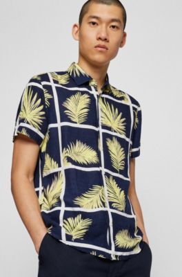 HUGO BOSS Uomo Abbigliamento Camicie Camicie a maniche corte Camicia regular fit in tela di misto lino con stampa con palme 