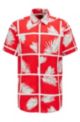 Camicia regular fit in tela di misto lino con stampa con palme, Rosso