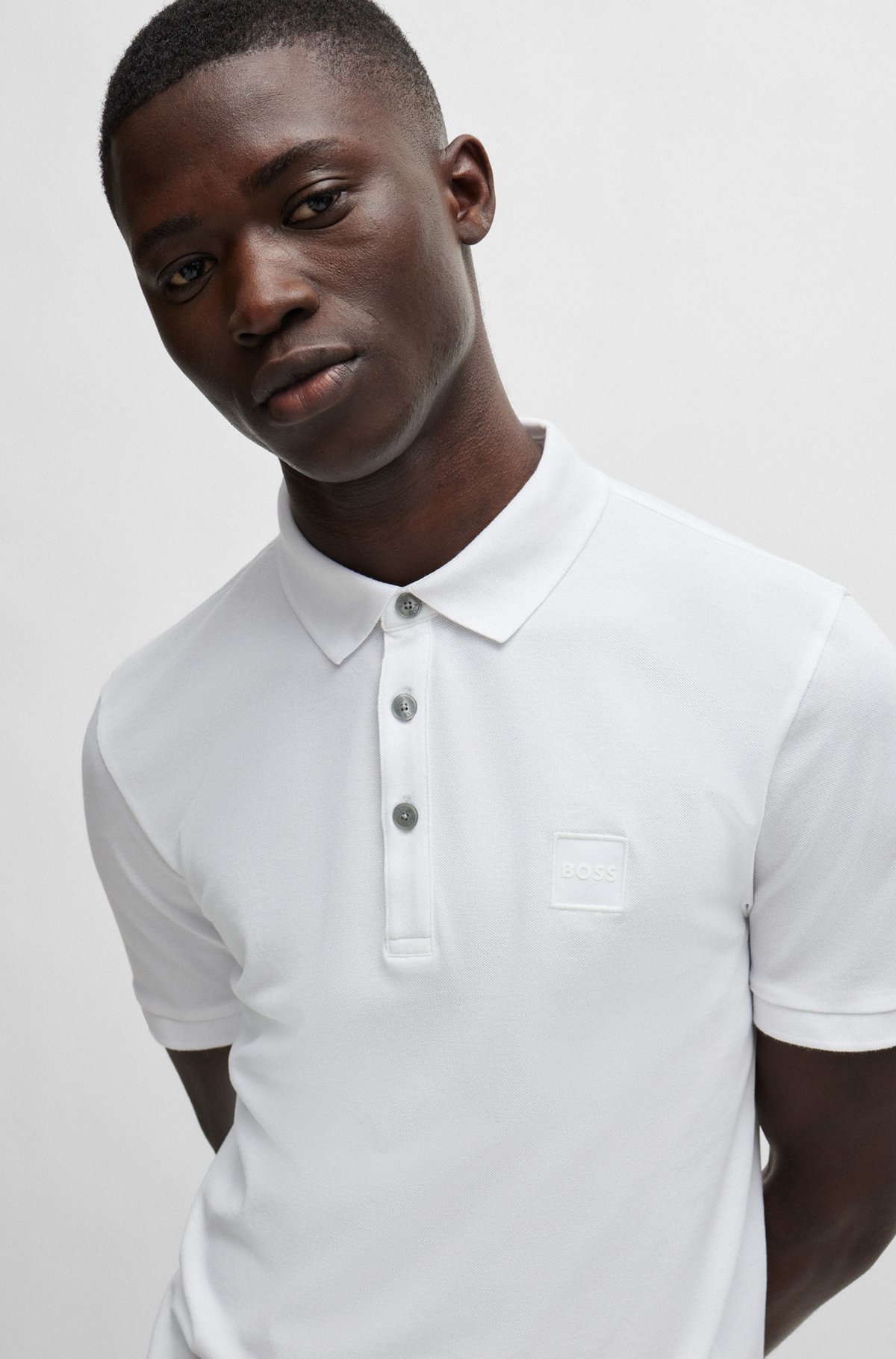 Slim-Fit Poloshirt aus Stretch-Baumwolle mit Logo-Aufnäher, Weiß