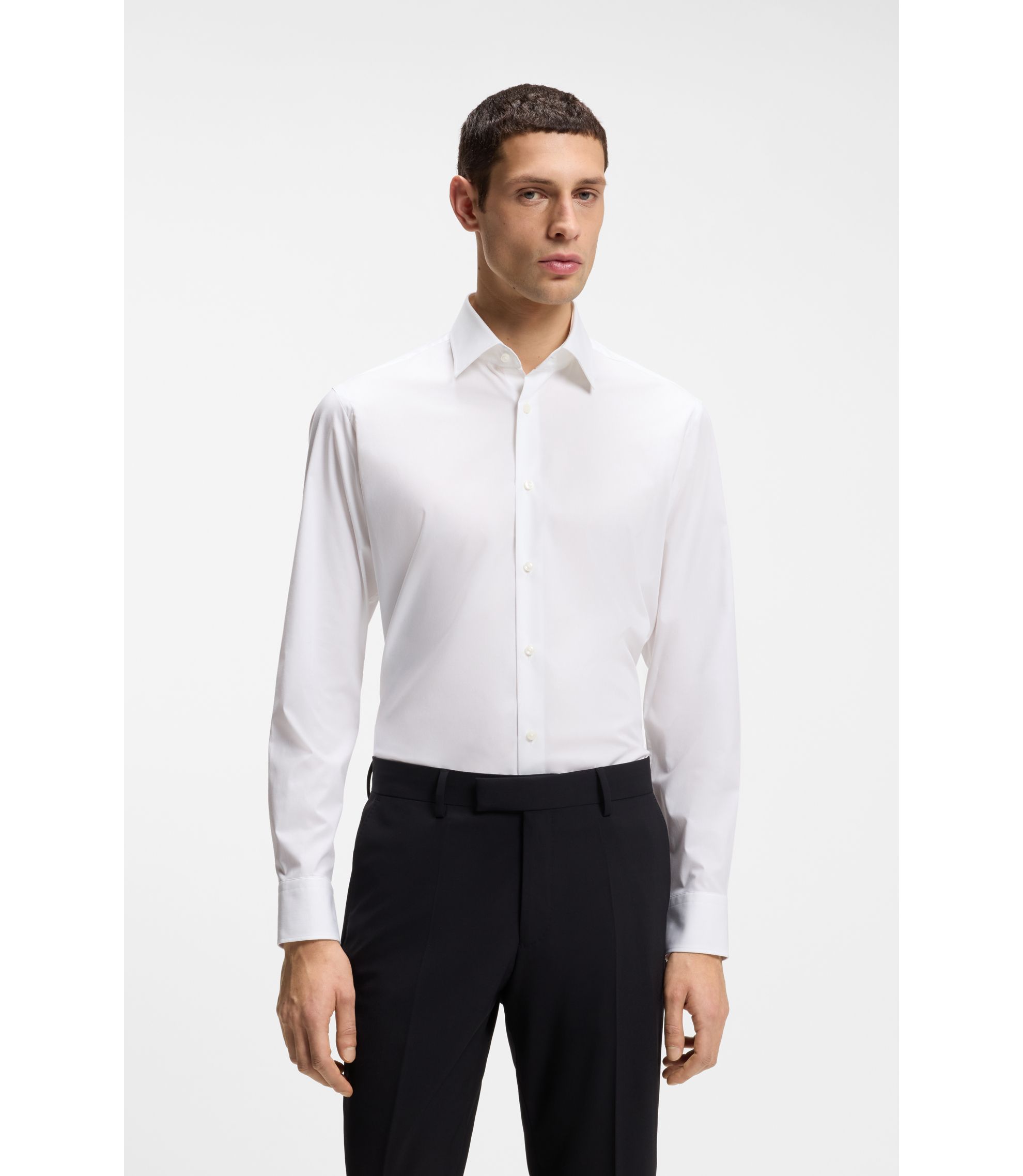 Regular-Fit Hemd aus elastischer Baumwoll-Popeline mit bügelleichtem Finish