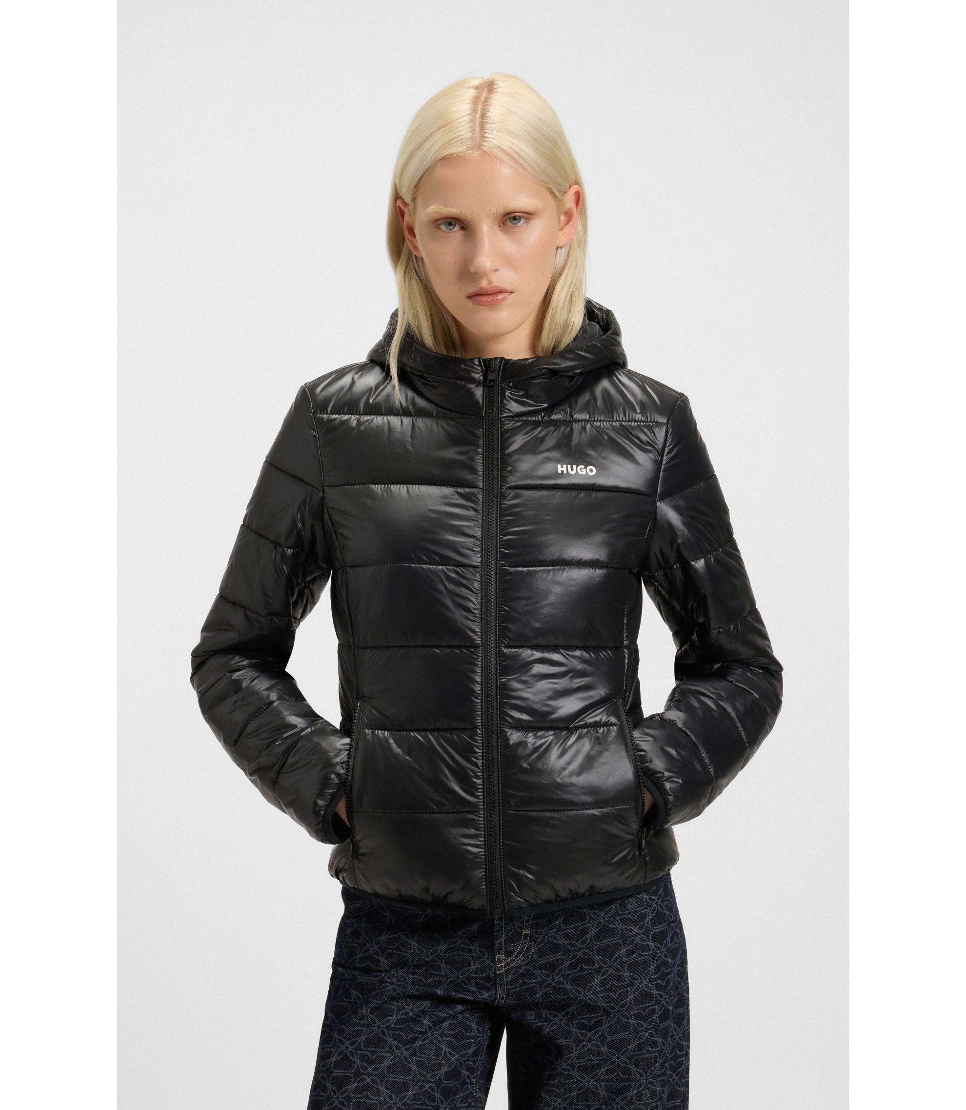 Wasserabweisende Steppjacke mit kontrastfarbenem Logo