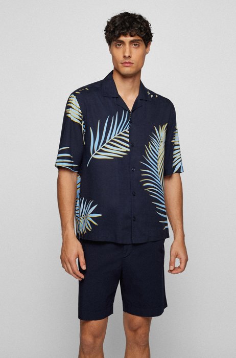 Camisa regular fit de manga corta con estampado de hojas, Azul oscuro