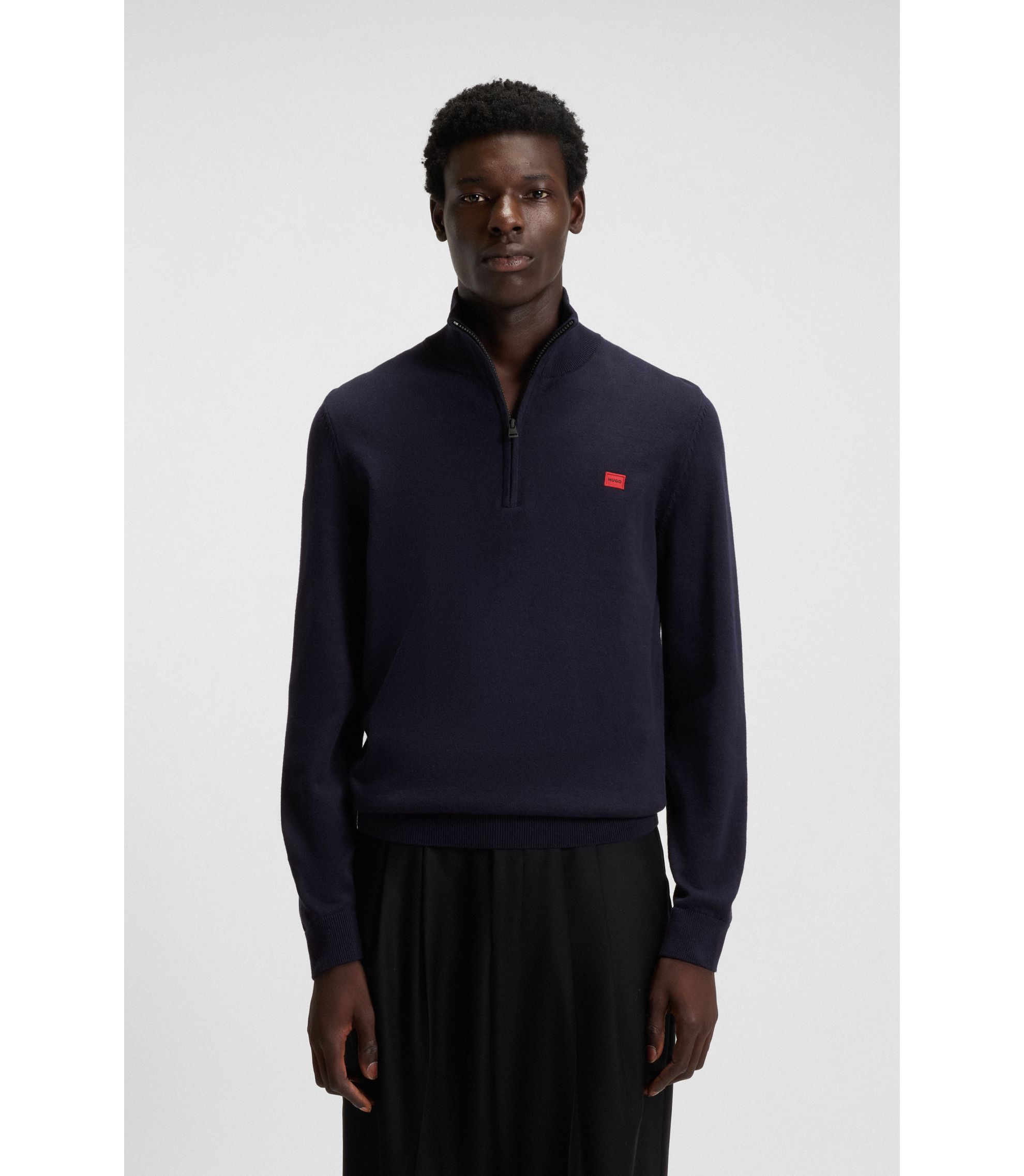 HUGO - Zip-neck sweater in cotton with red logo label - Dark