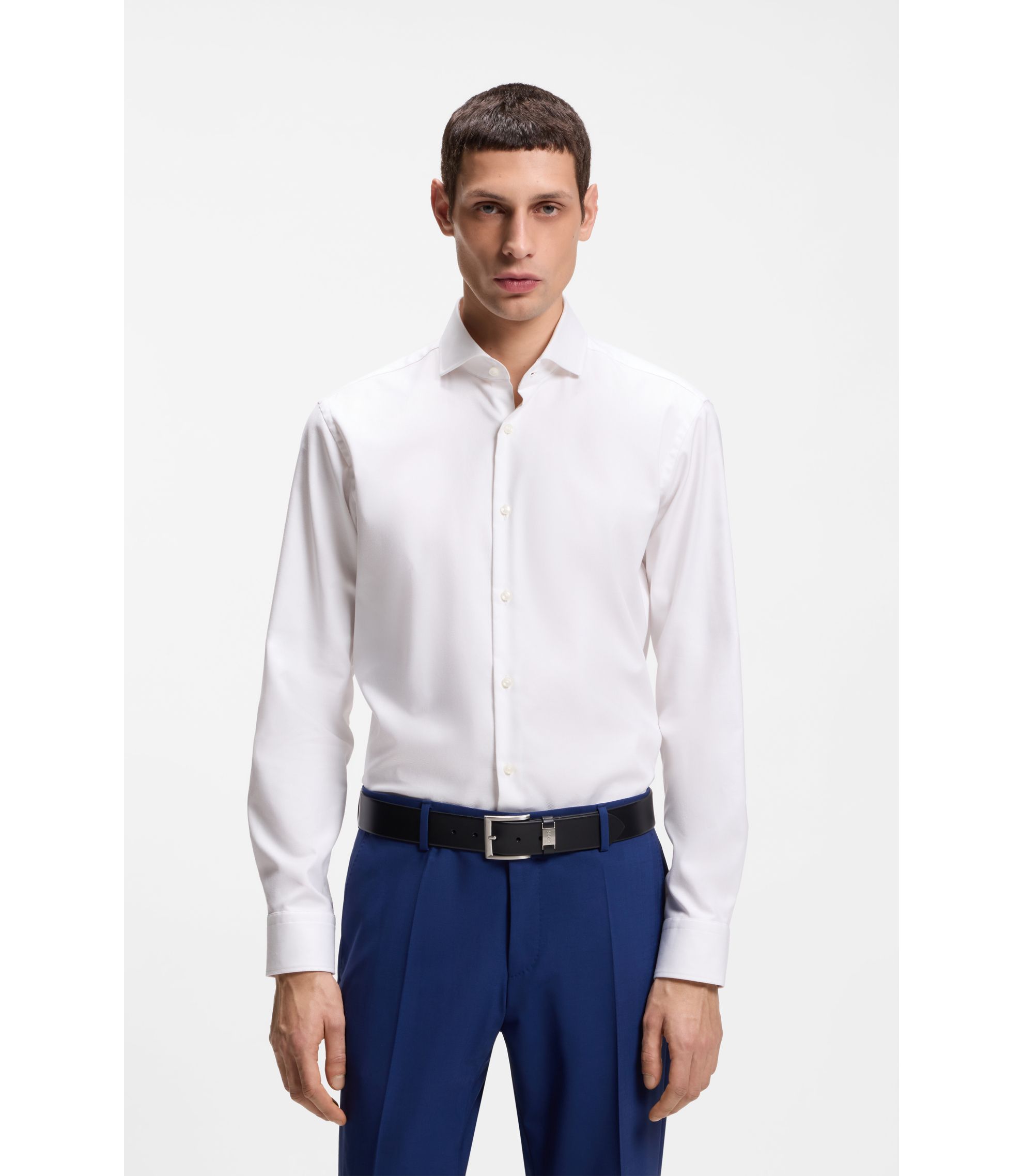 Regular-Fit Hemd aus elastischem Baumwoll-Twill mit bügelleichtem Finish