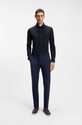 Skjorte med slim fit i en bomuldsblanding med performance-str&aelig;k, M&oslash;rkebl&aring;
