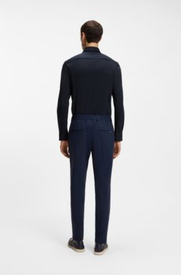 Skjorte med slim fit i en bomuldsblanding med performance-str&aelig;k, M&oslash;rkebl&aring;