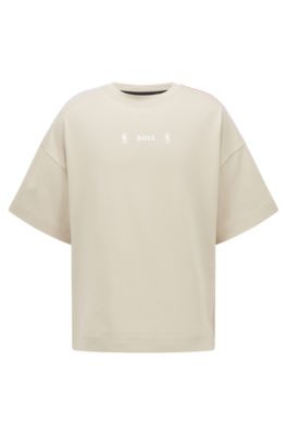 BOSS & NBA camiseta relaxed fit de interlock de algod&oacute;n con detalle de la colaboraci&oacute;n, Beige claro
