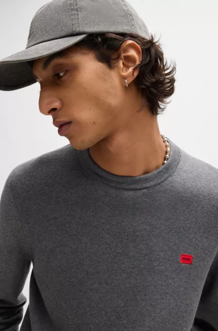 Cotton sweater with red logo label