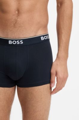 Eng anliegende Boxershorts aus Stretch-Baumwolle mit kurzem Bein und fortlaufenden Logos, Dunkelblau