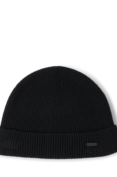 Ribbed beanie hat in responsible cashmere with logo badge, Black