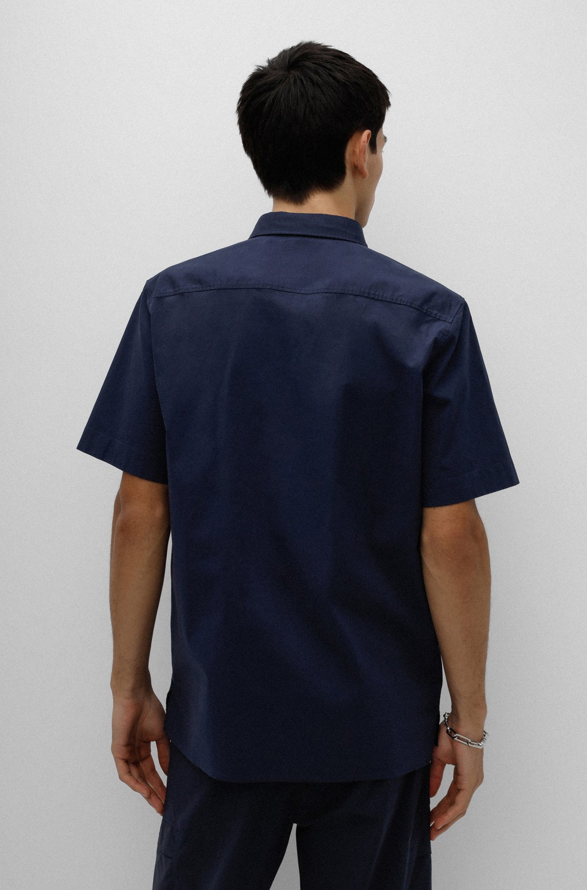 Camicia relaxed fit in cotone elasticizzato manopesca, Blu scuro
