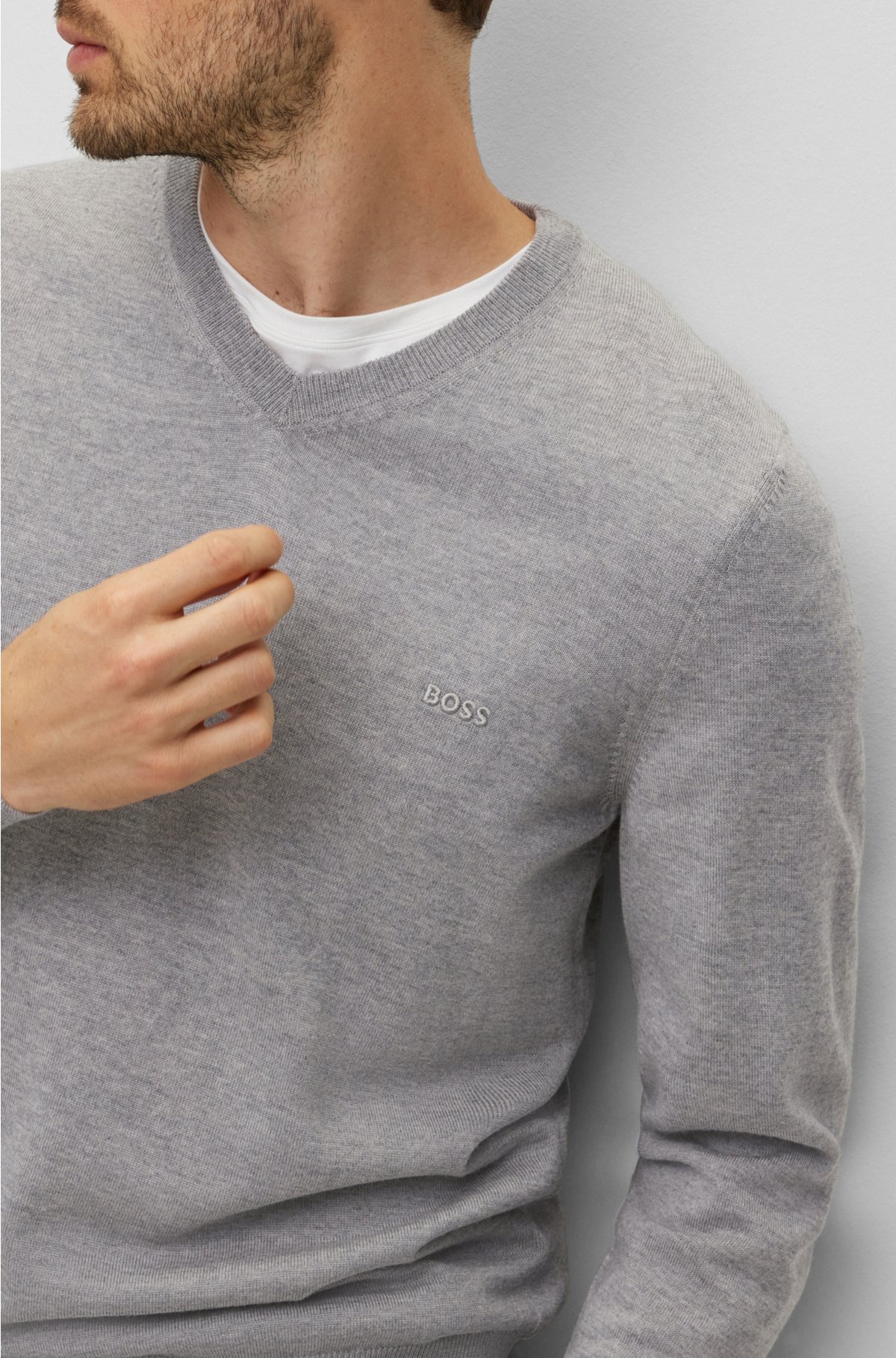 les Anders handtekening BOSS - V-neck sweater in wool
