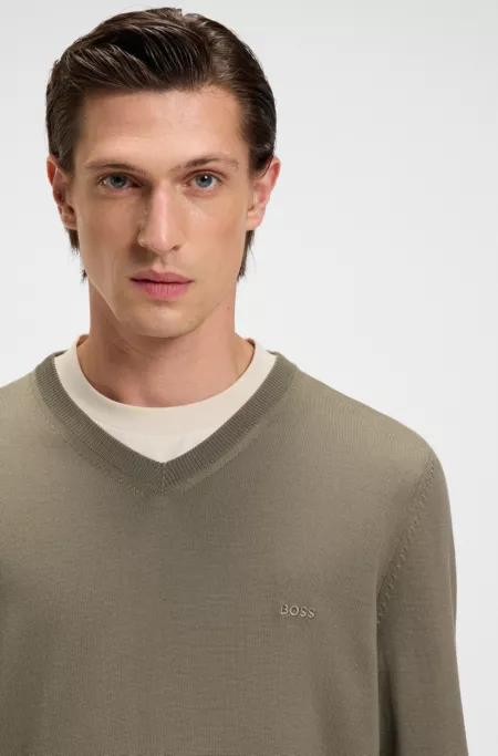 Pull à col V en laine vierge avec logo brodé