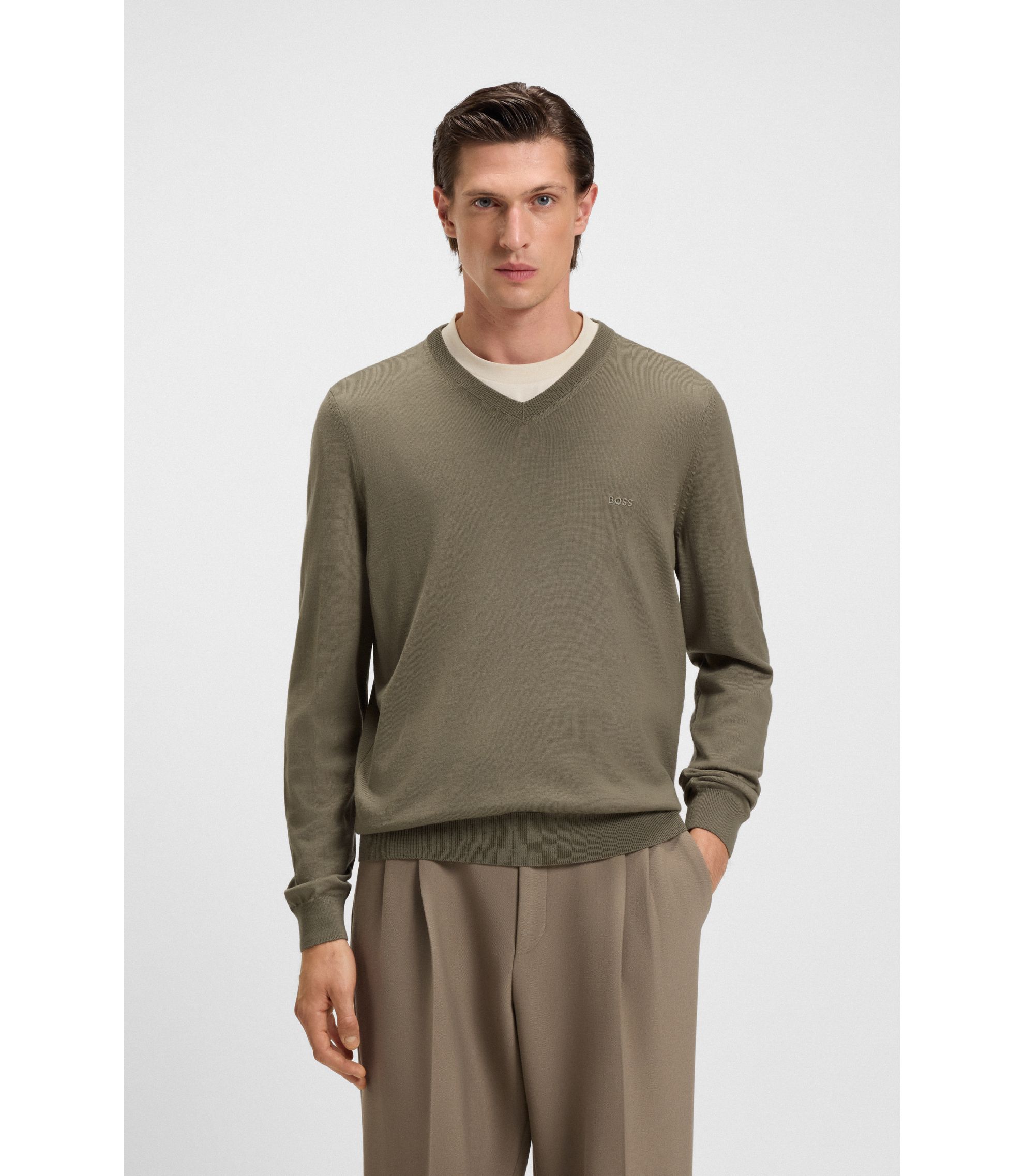 Pullover aus Schurwolle mit V-Ausschnitt und Logo-Stickerei